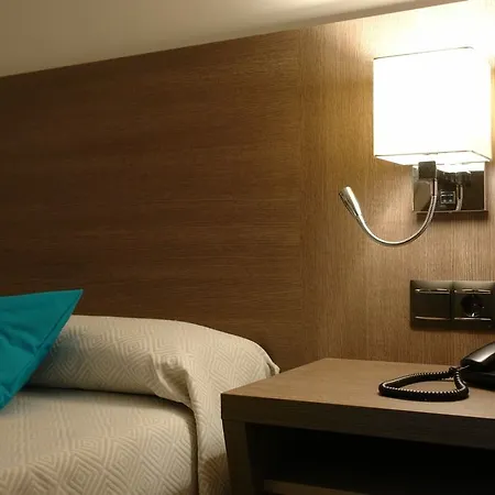 Avenida Plaza Hotel 3*