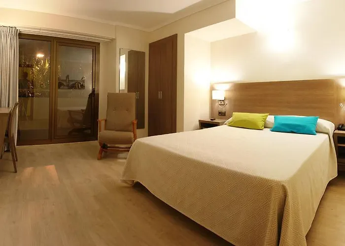 Avenida Plaza فندق 3*
