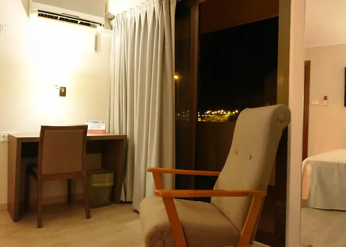 Avenida Plaza 3*